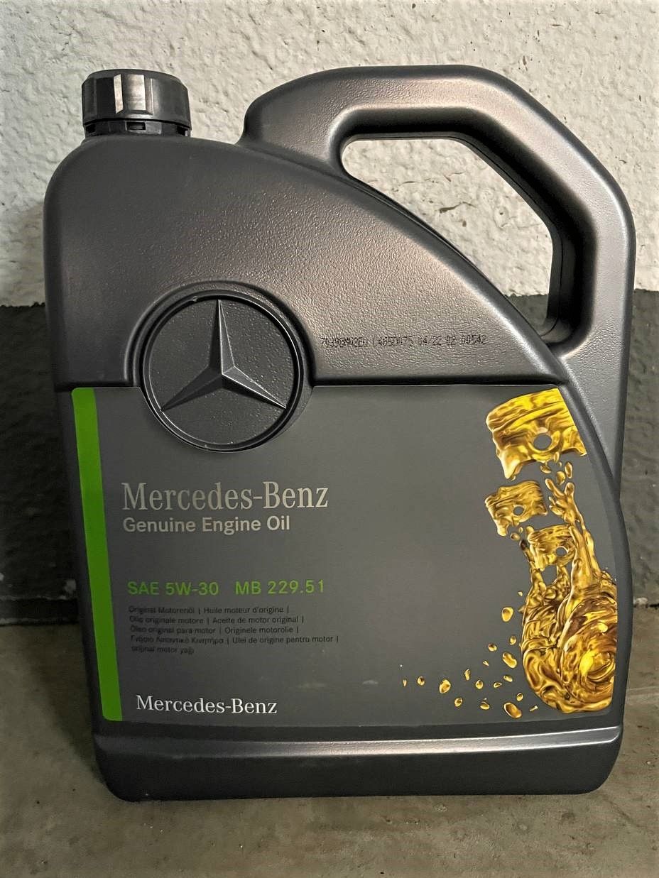 Моторное масло mb 229.51. Mercedes 229.51 5л. Масло Мерседес 5w40 229.51. 229 51 Масло Мерседес 5w30. Масло Мерседес 229.52 5w30 Золотая канистра.