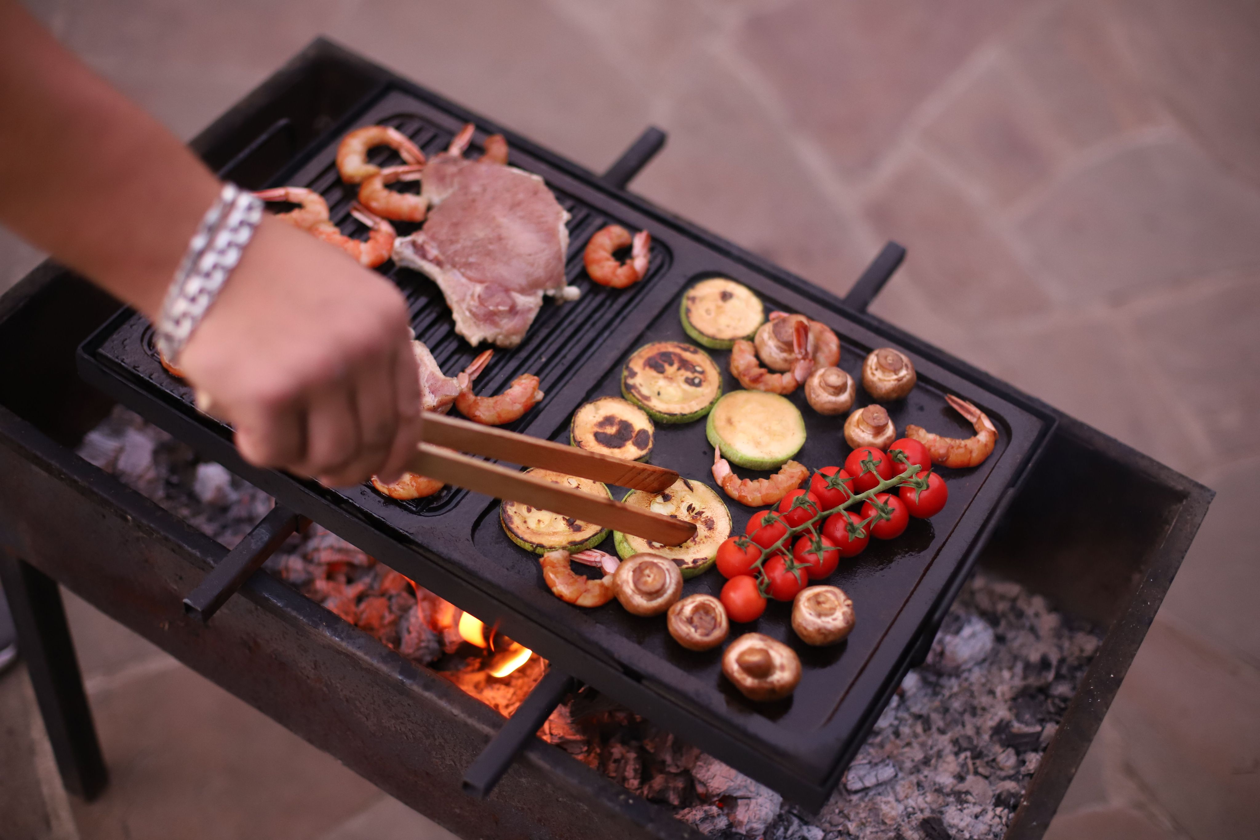 Газовый гриль бездымный. Плита gas bbq grill. Чугунная сковорода lodge 24 см. Сковорода гриль franklin industries. Подходят для жарки.