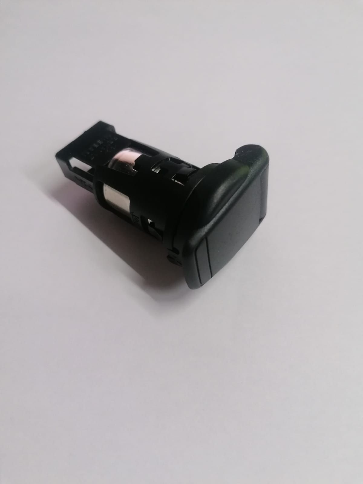 Гнездо 12v. Гнездо прикуривателя 253318224r. 253318224r