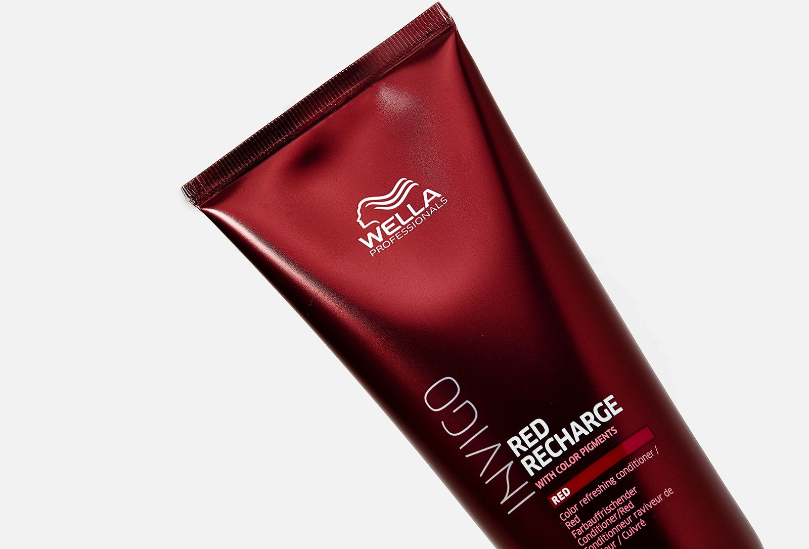 Wella professionals Color Recharge. Wella Color Recharge warm Red Conditioner. Wella оттеночный бальзам. Color recharger Italy.