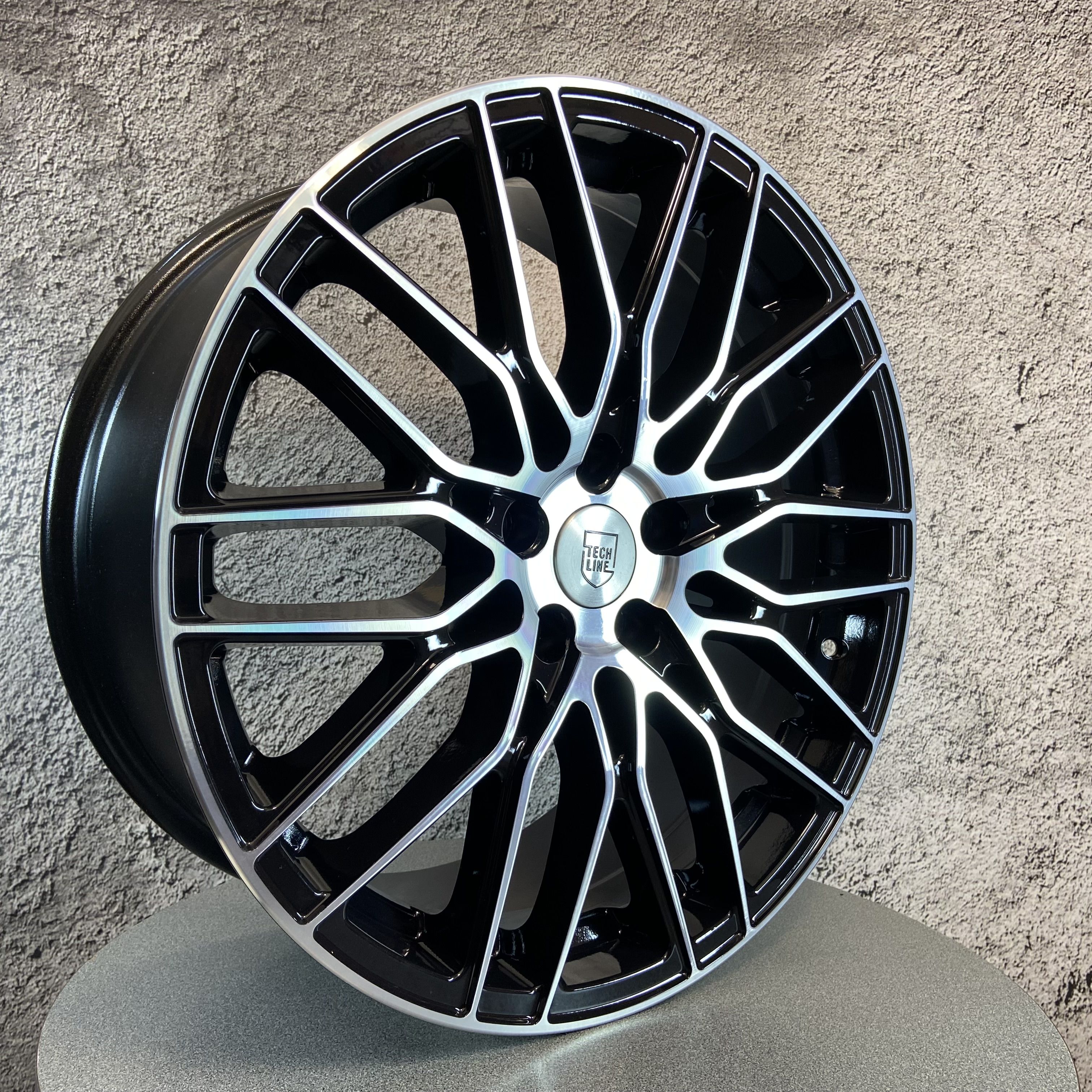 Tech Line  Колесный диск Литой 19x8" PCD5х114.3 ET45 D67.1