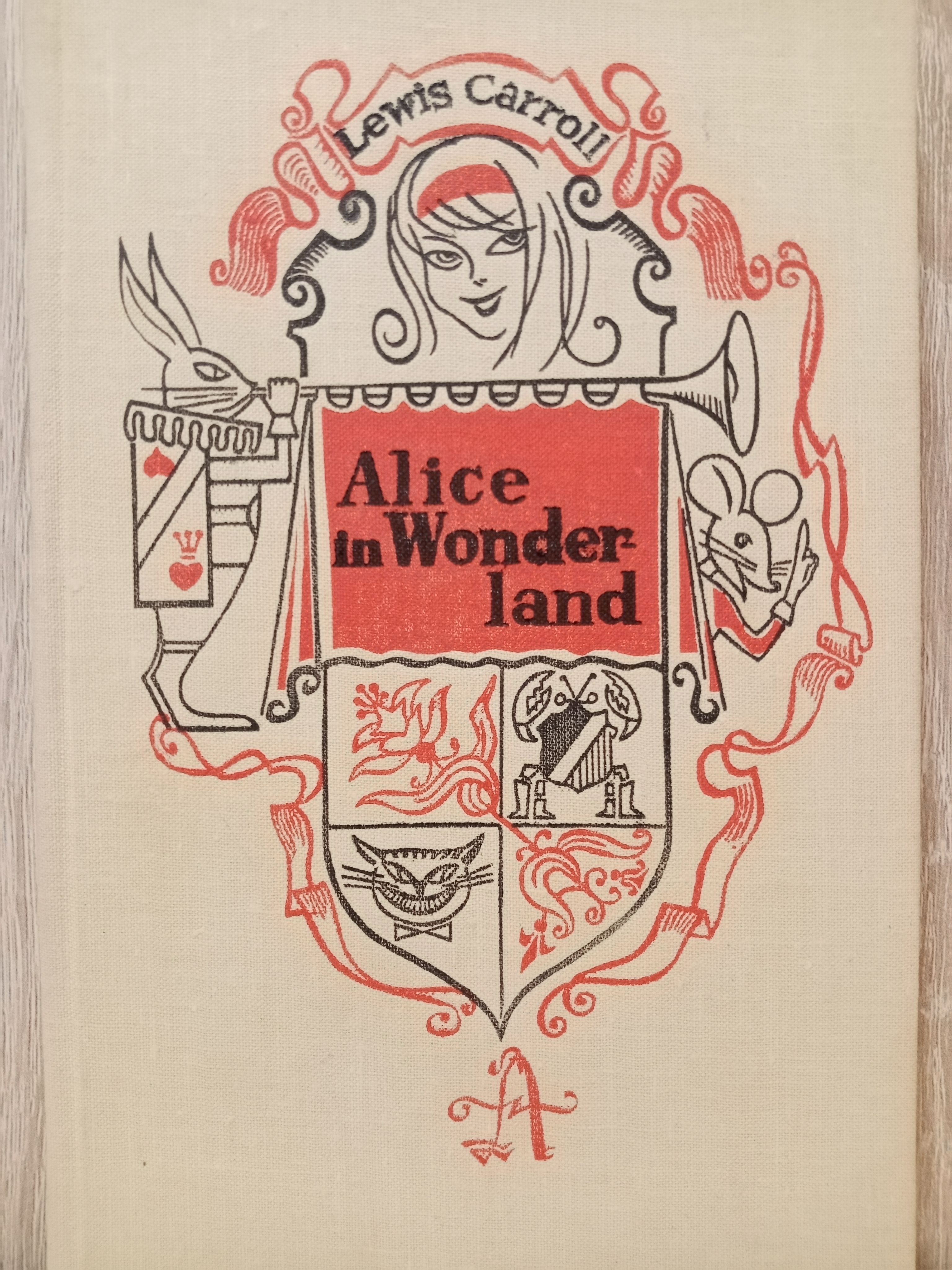 Алиса на английском. Lewis Carroll book Alice in Wonderland. Alice in Wonderland книга. Alice's Adventures in Wonderland__книги. Alice in Wonderland Lewis Carroll книга.