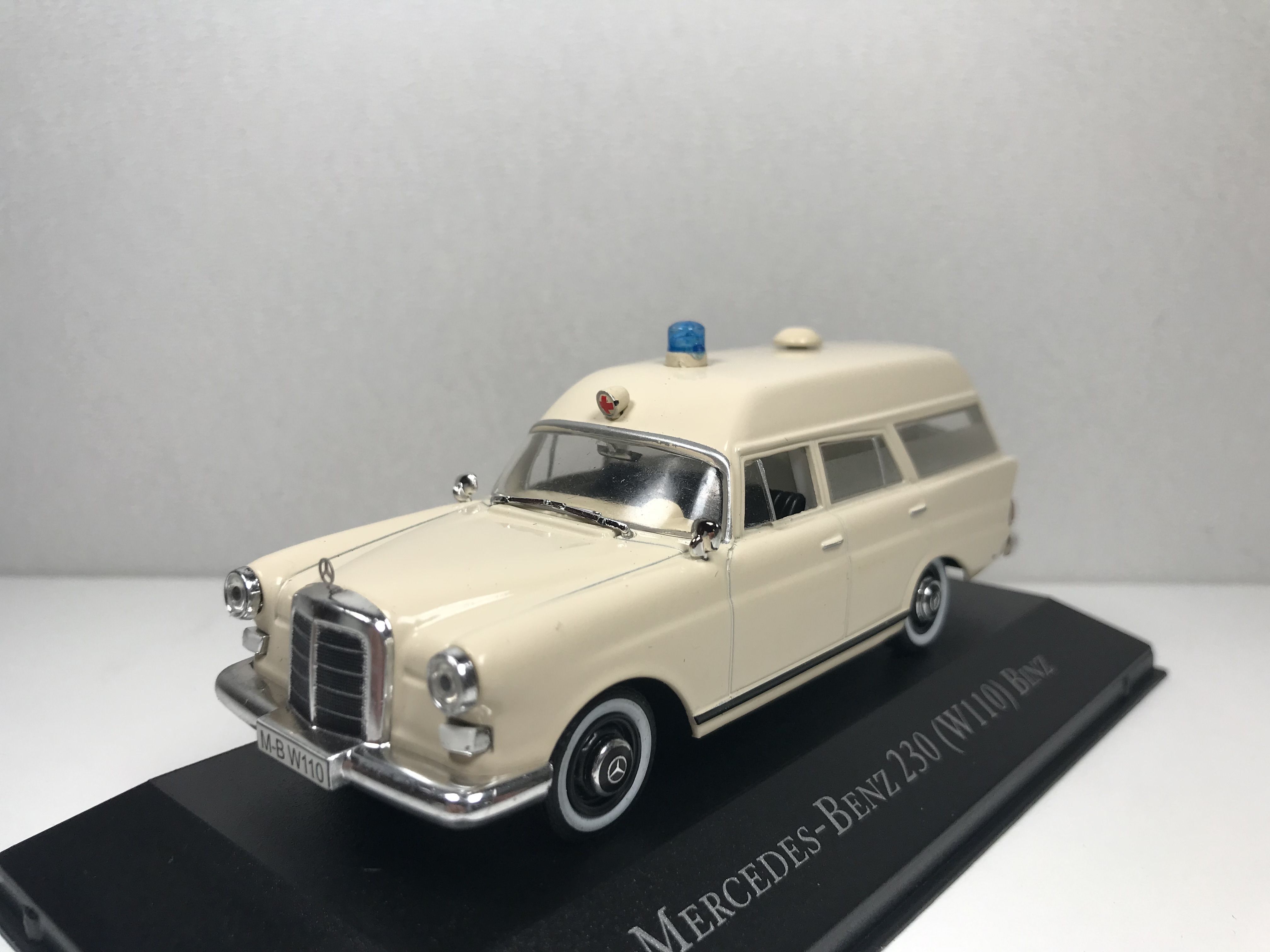 Коллекционная масштабная модель автомобиля MERCEDES-BENZ 230 Binz (W110) /  масштаб 1:43 - купить с доставкой по выгодным ценам в интернет-магазине  OZON (992981194)