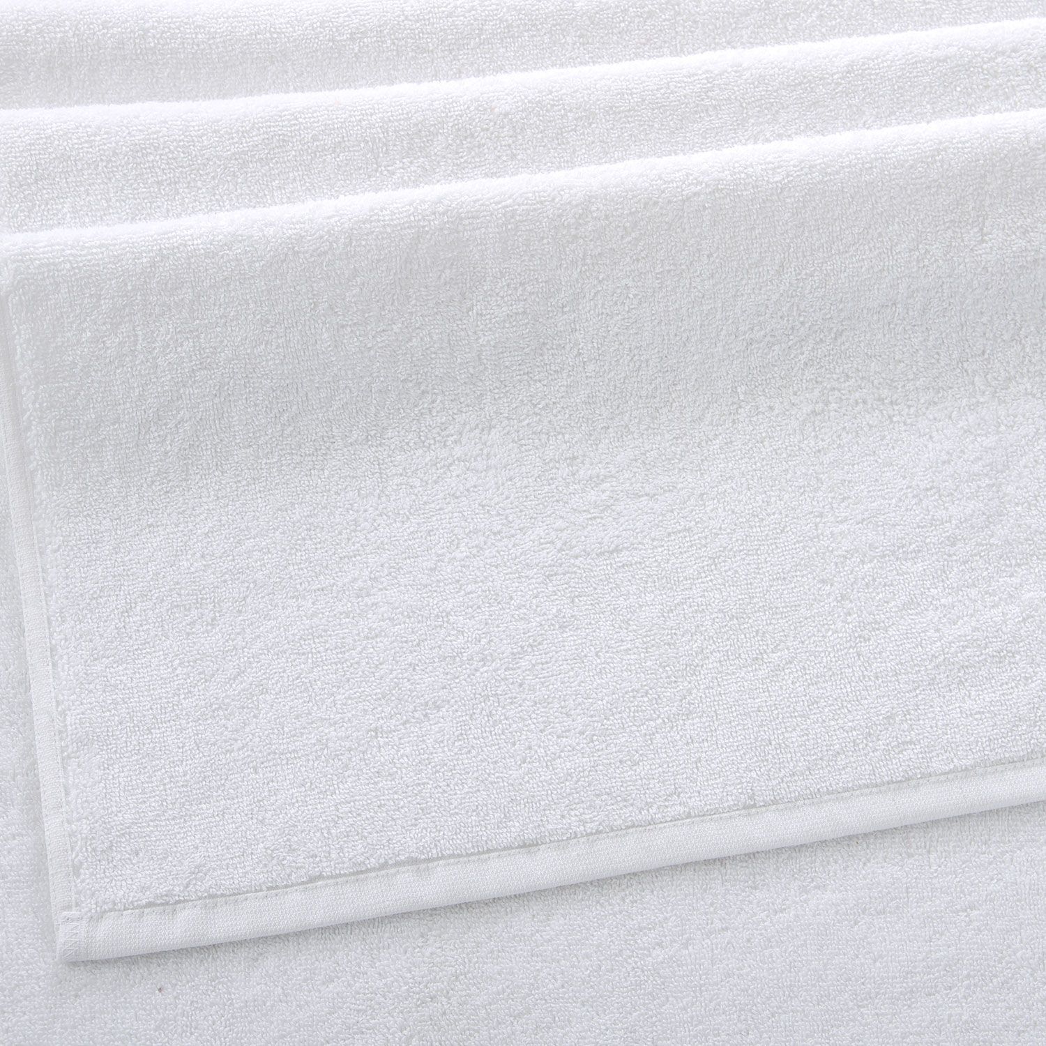 Полотенце махровое белый. Белое махровое полотенце сложено краем. Белое махровое полотенце сложено углом. Your easy Life полотенце. Полотенца comfort