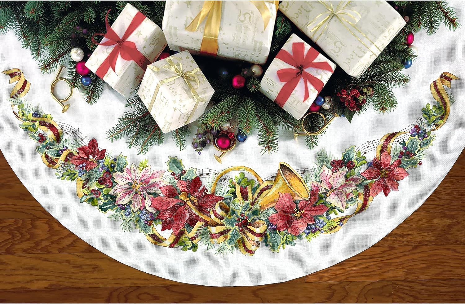 Holiday harmony. 70-08939 Салфетка под елку Гармония праздника. Дименшенс Holiday Harmony Tree skirt. Дименшенс Holiday Harmony. Юбка для ёлки Дименшенс.