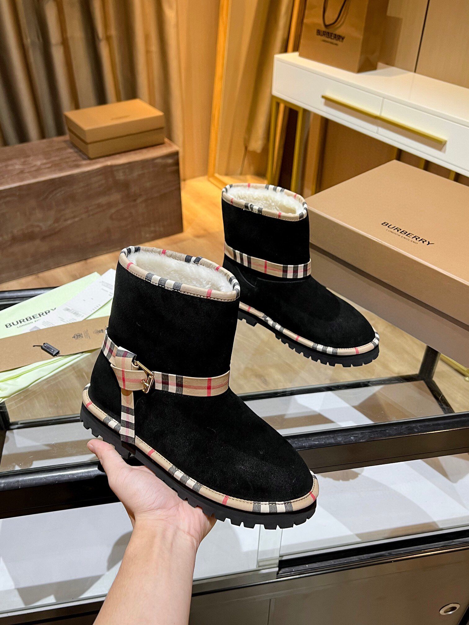 Burberry uggs outlet