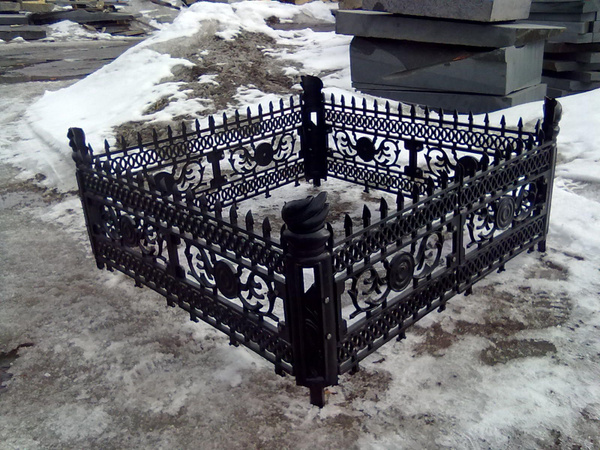 Оградка на кладбище пластиковая 2,1х1,3м со входом - купить с доставкой ...