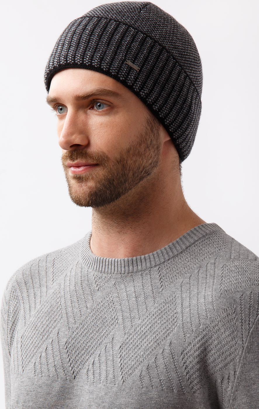 Модные мужские шапки 2024 2025. Молодежные зимние шапки для парней. Стильные теплые мужские шапки. Модные мужские шапки осень 2022. Мужская шапка 2022 тренд.