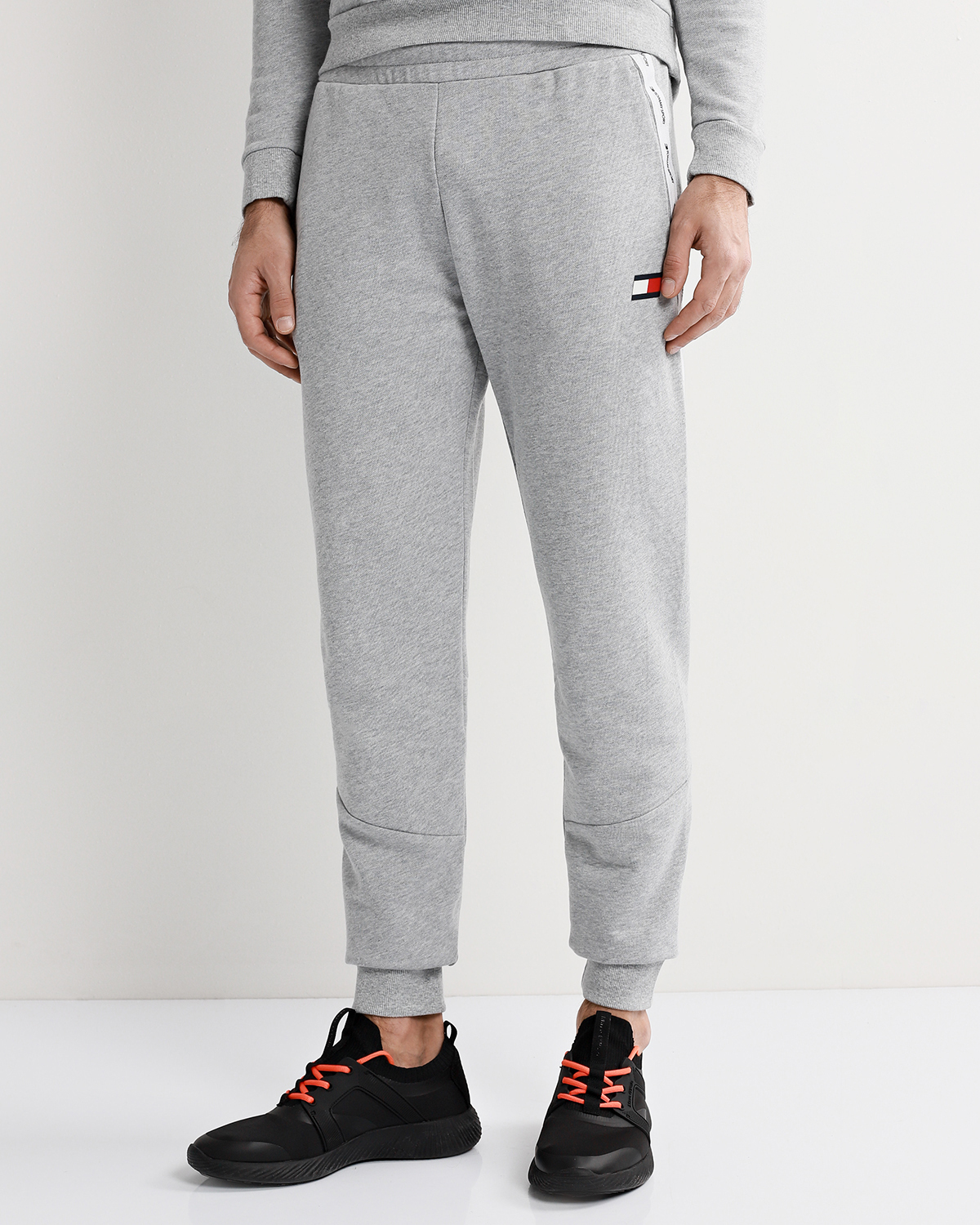 Брюки спортивные fleece pants. Брюки Atlanta спортивные. Tommy Sport белые спортивные штаны.