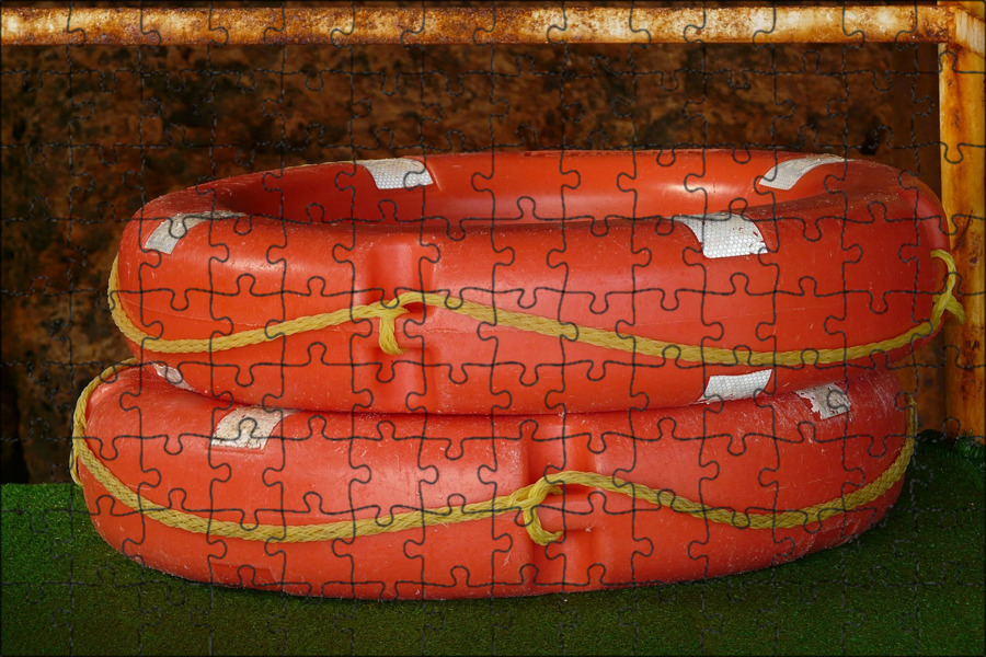 Спасательные шашки. Спасательные красного цвета. Спасательный Ботик, оранжевый. Овальный Советский спасательный для воды. Тюфяк бревно.
