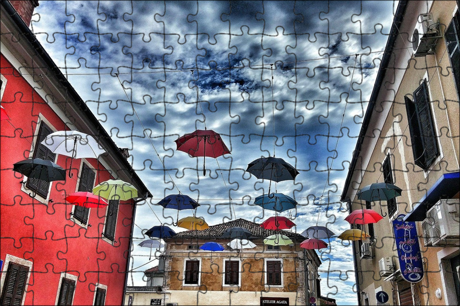 Зонтик окна. Зонтик на окно. Зонтики в небе. Umbrella небо. Зонтики в небе над городом.