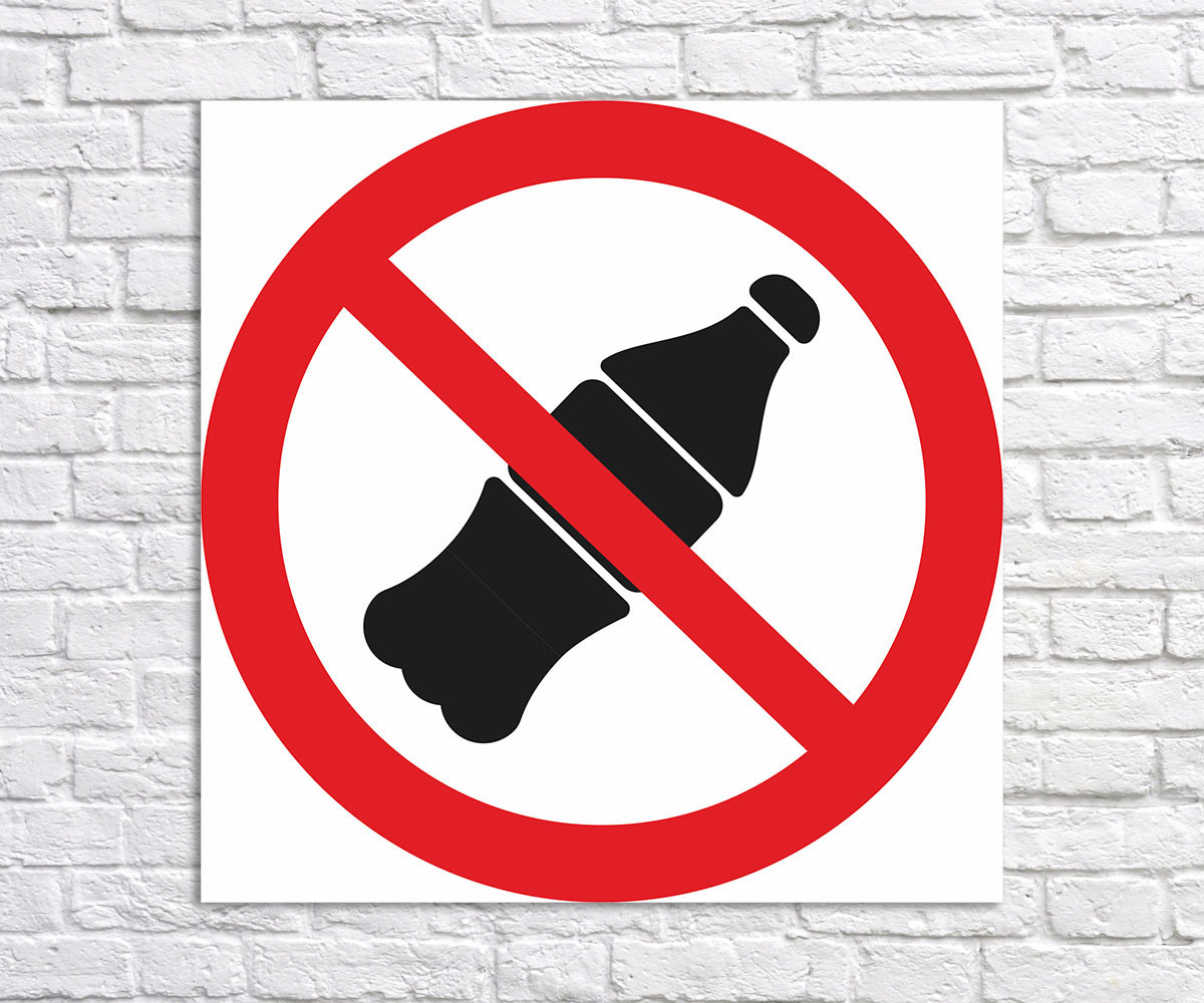 Какие напитки запретили. Запрет габаритов. Табличка напитки. Табличка энергетики запрещены для детей. Напитки запрещены.