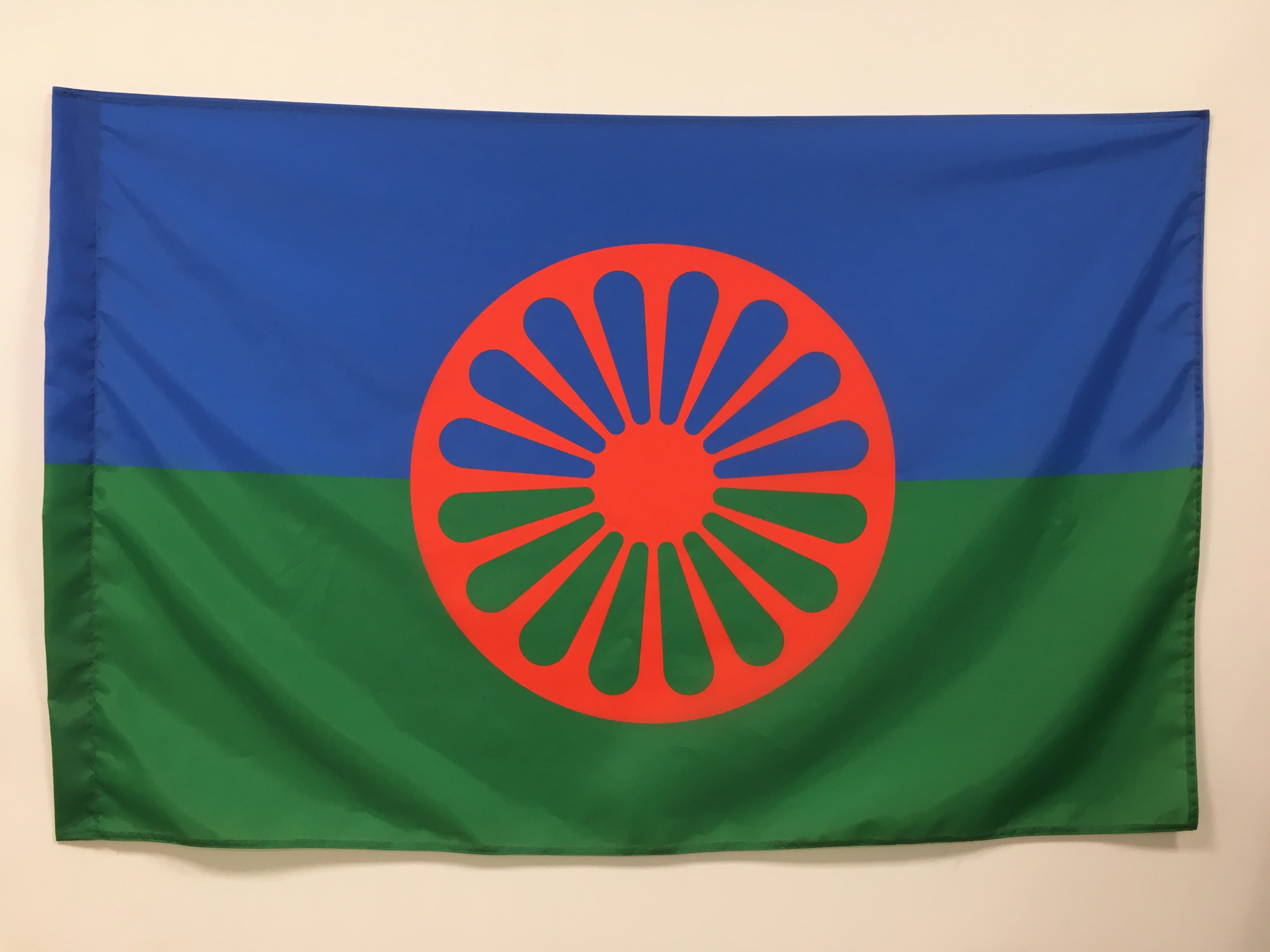 цыганский флаг и герб фото