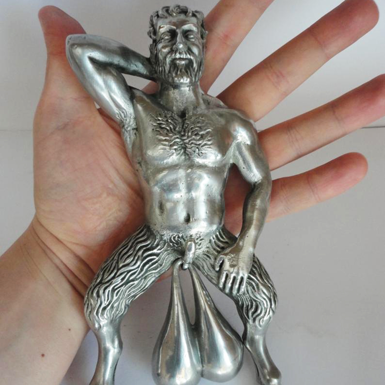 Статуэтка дверь. Статуэтка дверь. Стоппер для двери фигура. Статуэтка дверь. Сувенир дверца.