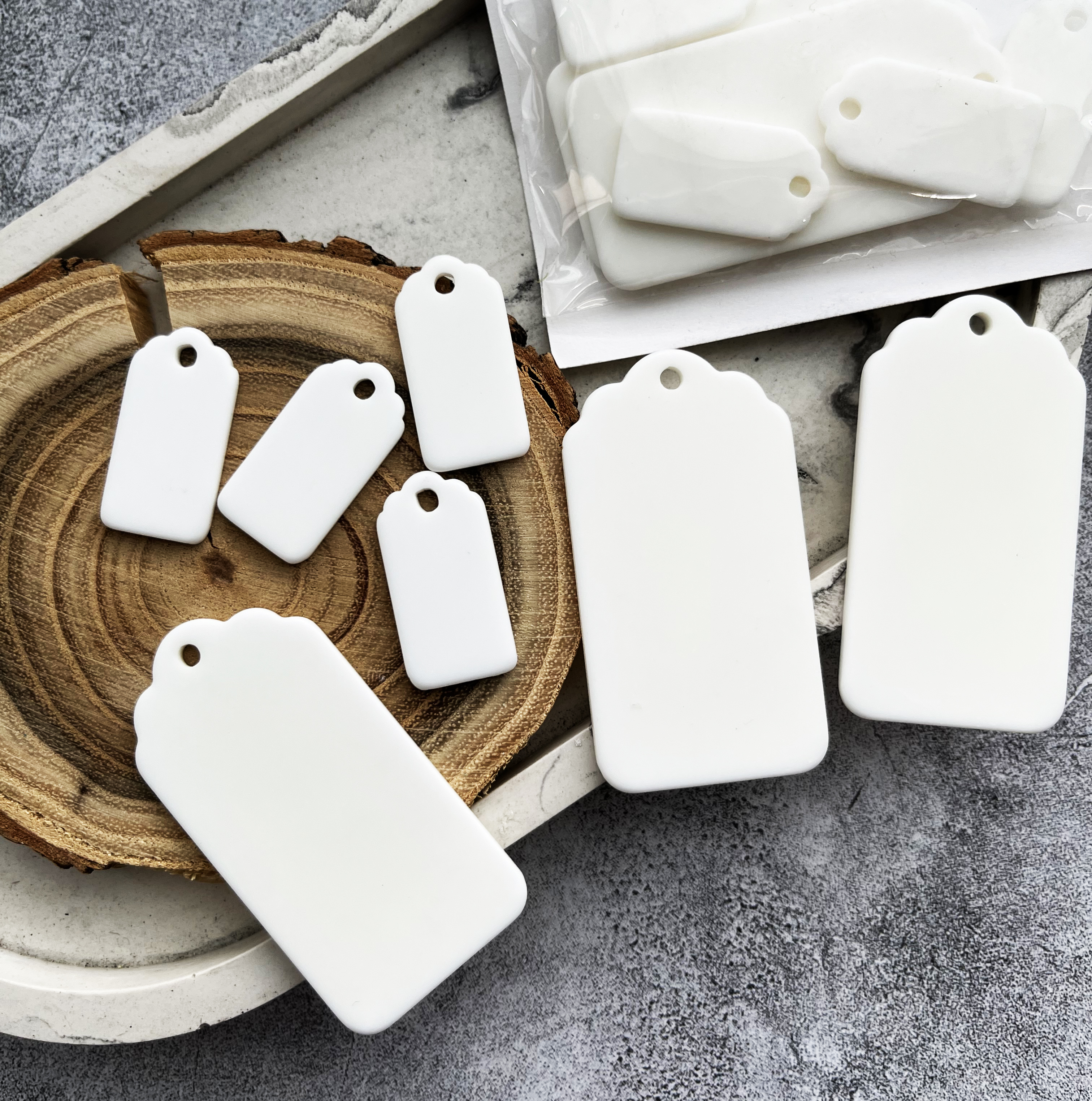 Тага белая. White tags. Антистресс Hashtag, белый.