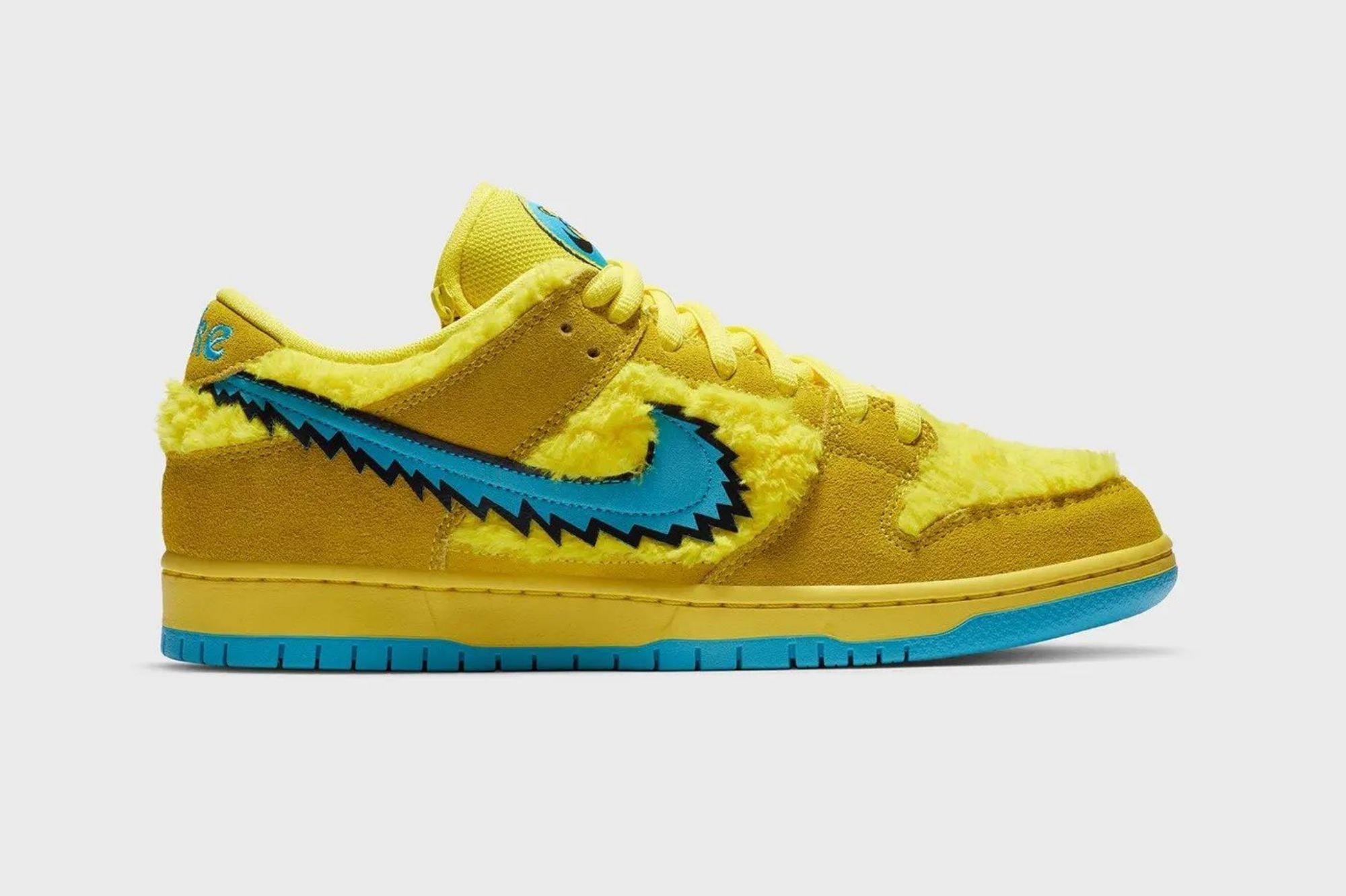 Пушистые найки. Nike SB Dunk. Nike SB Dunk Low Yellow. Nike Dunk SB Yellow. Найк Dunk Low.