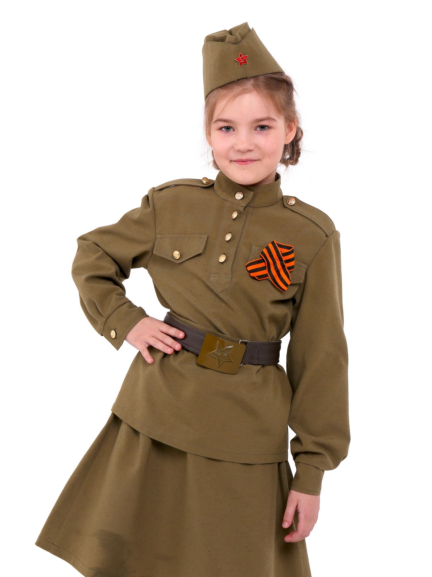 Девочка в военной форме