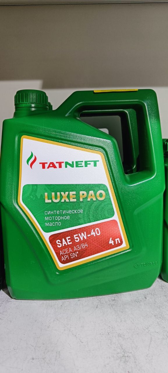Моторное масло татнефть люкс пао 5w40. TATNEFT Luxe Pao 5w40. Татнефть Luxe Pao 5w-40. Масло моторное 5w30 синтетика Татнефть. Моторное масло Татнефть Luxe 5w40 4 л.