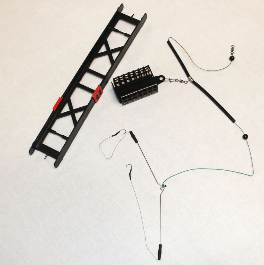 Донная кормушка на леща. Оснастка донная (кормушка 45гр,3 крючка№4). Оснастка коромысло для фидера. Фидерный монтаж для густеры. Монтаж фидера с кормушкой.