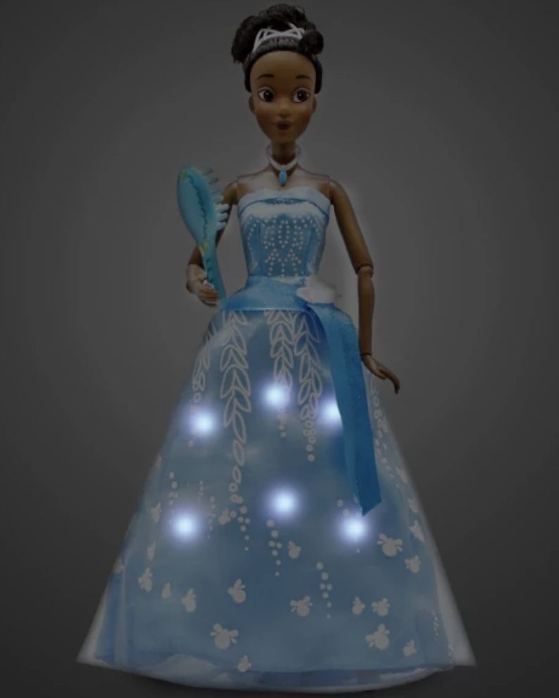 Кукла фея со светящимися крыльями. Кукла со светящимися ногами. Кукла которая светится. Платье тианы. Кукла ночник.