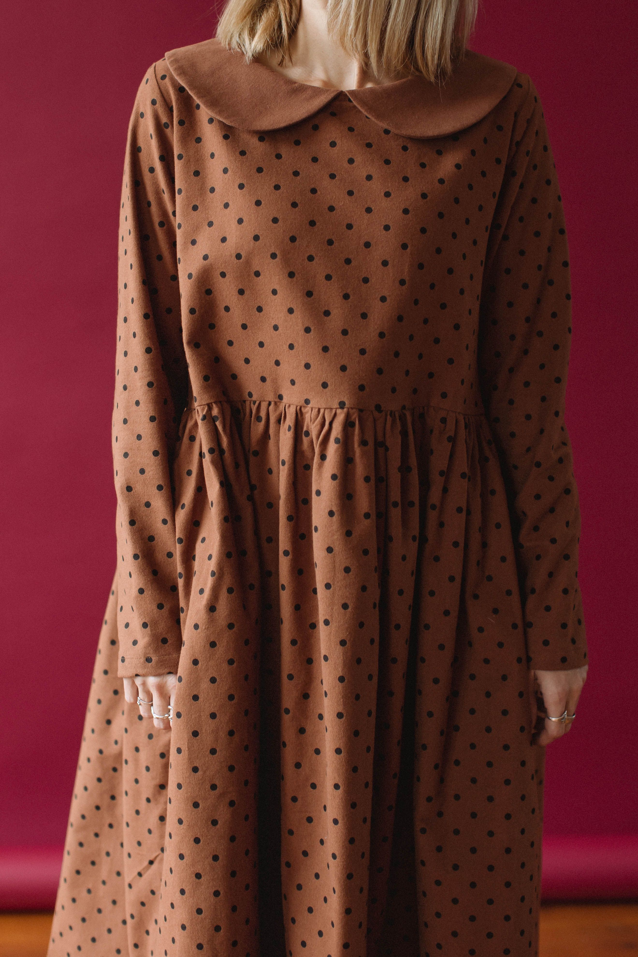 Популярные коричневые платья: фото коротких вариантов