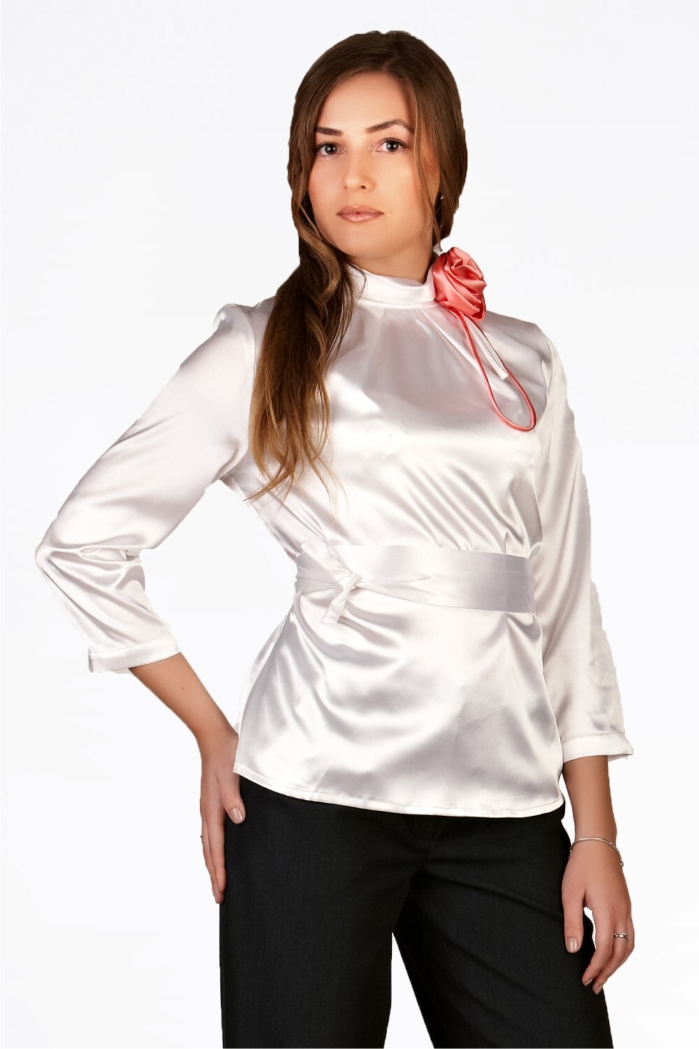 Блузки недорого интернет магазин. Белая блузка. Блузки из атласа. Белая нарядная блузка для женщин. Белая атласная блузка.