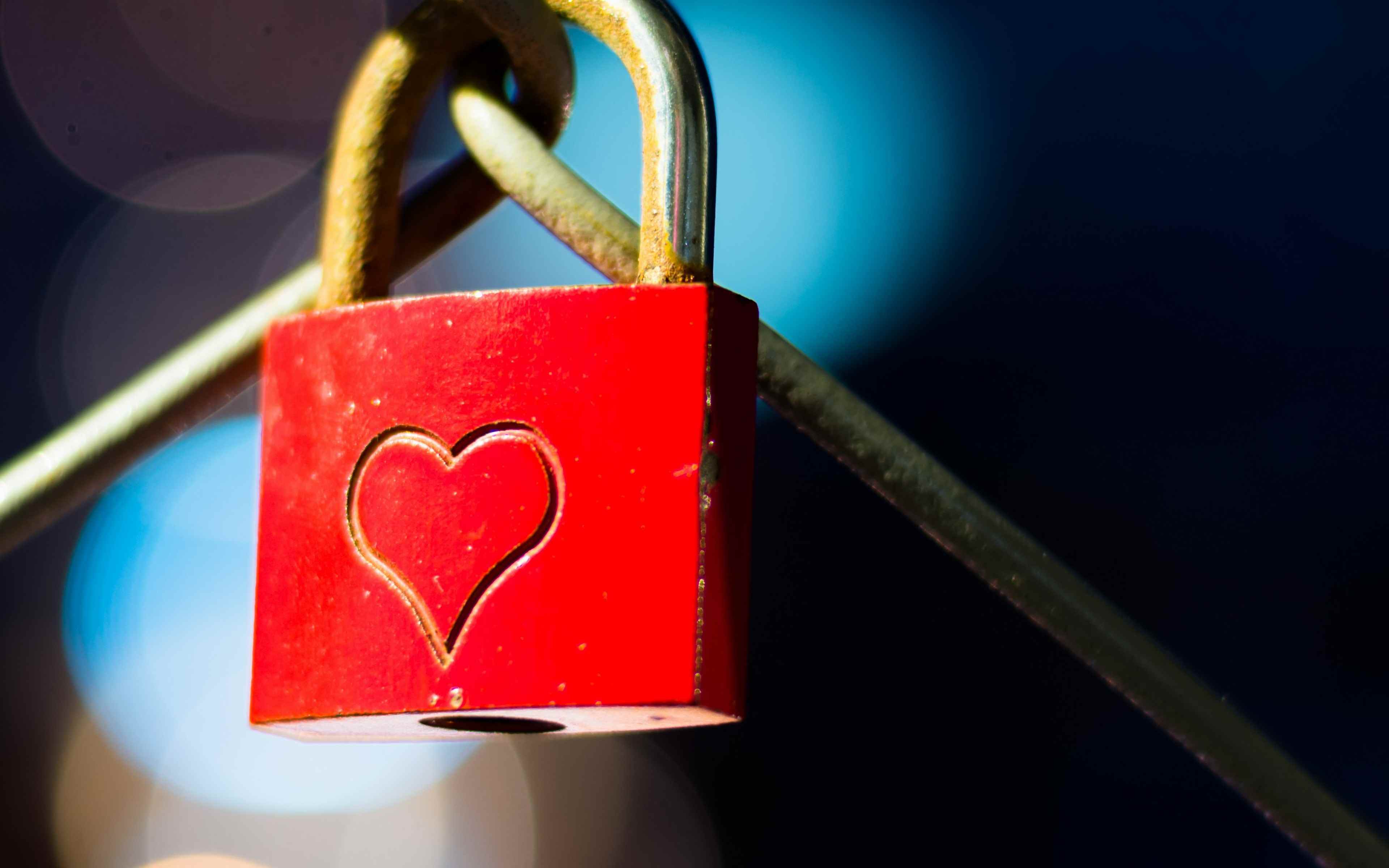 Lock me in. Lock me in. Lock me down titi lokei. Sad. Corcus mircus.