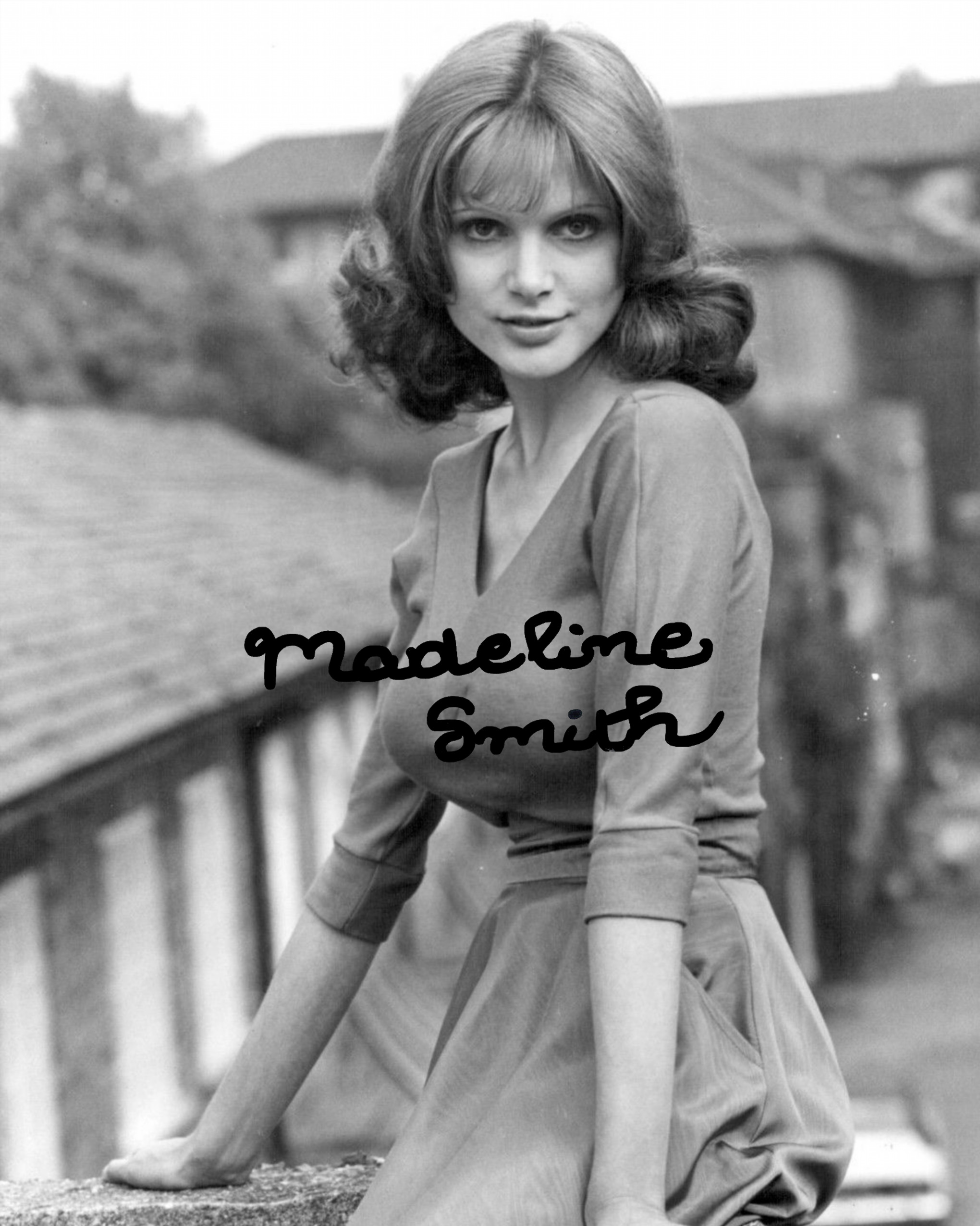 She s an actress. Madeline Smith. Актриса Мадлен Смит. Мадлен Смит 1949. Мадлен Смит в молодости.