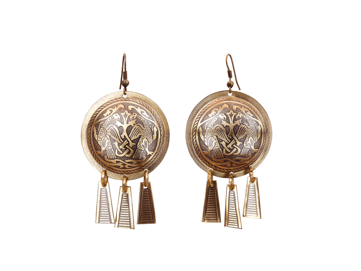 шелестят сережки. серьги шумящие. ольха повислая. шелестят сережки. серьги шумящие.