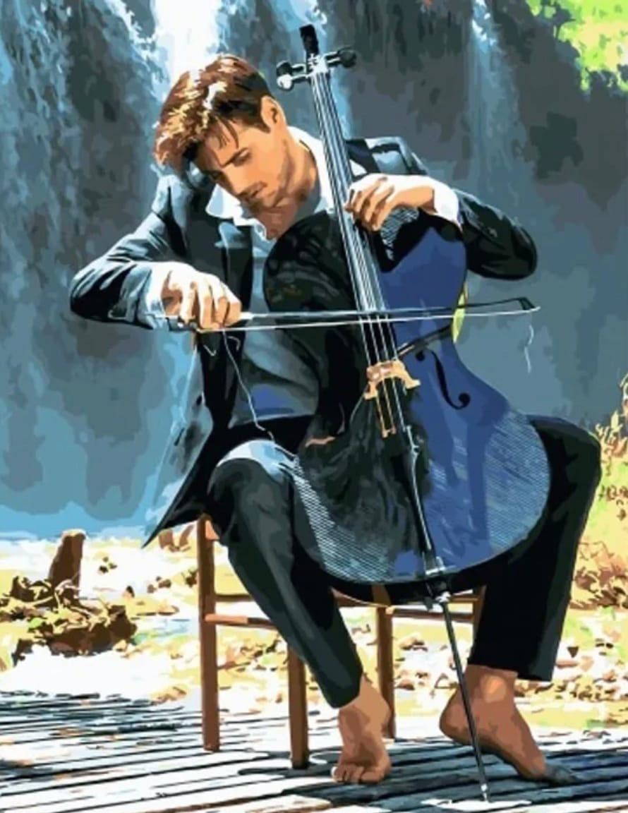 Мужчина играет на виолончели