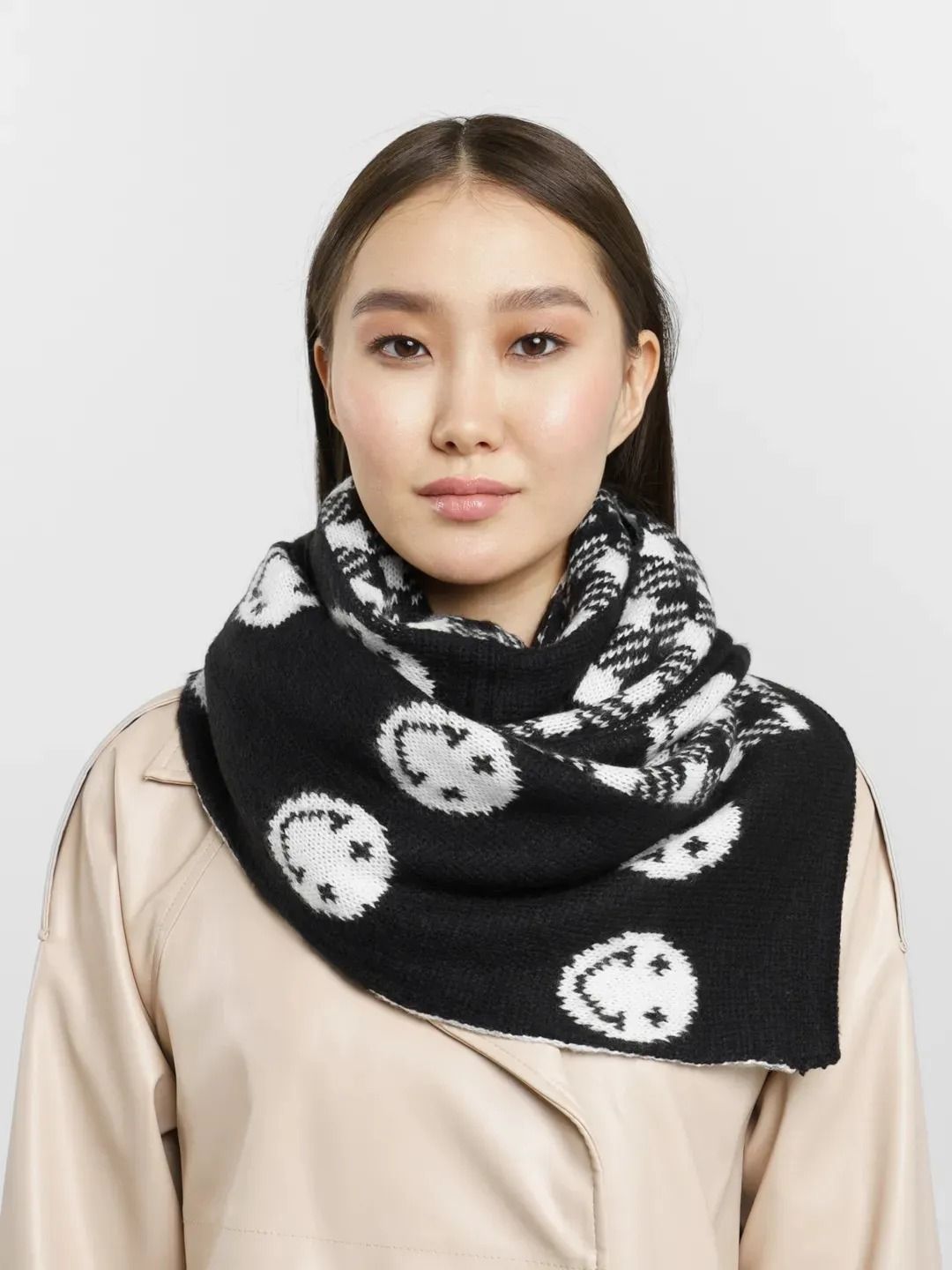 Шарф со звездочками. Шарф. Шарфик со змеиным принтом. Шарф со. Шарф canoe.