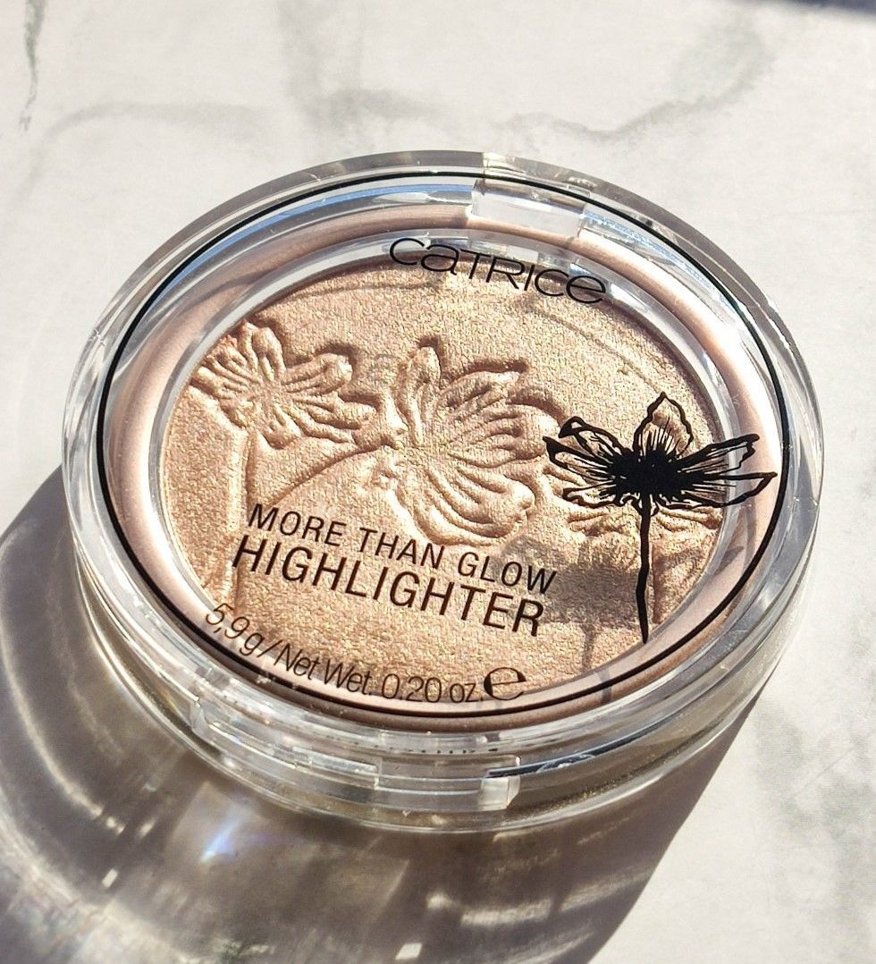 Catrice glow highlighter. Хайлайтер Катрис more than Glow. Catrice / хайлайтер more than Glow Highlighter 010. Catrice хайлайтер more than Glow свотчи. Catrice хайлайтер more than Glow 020.