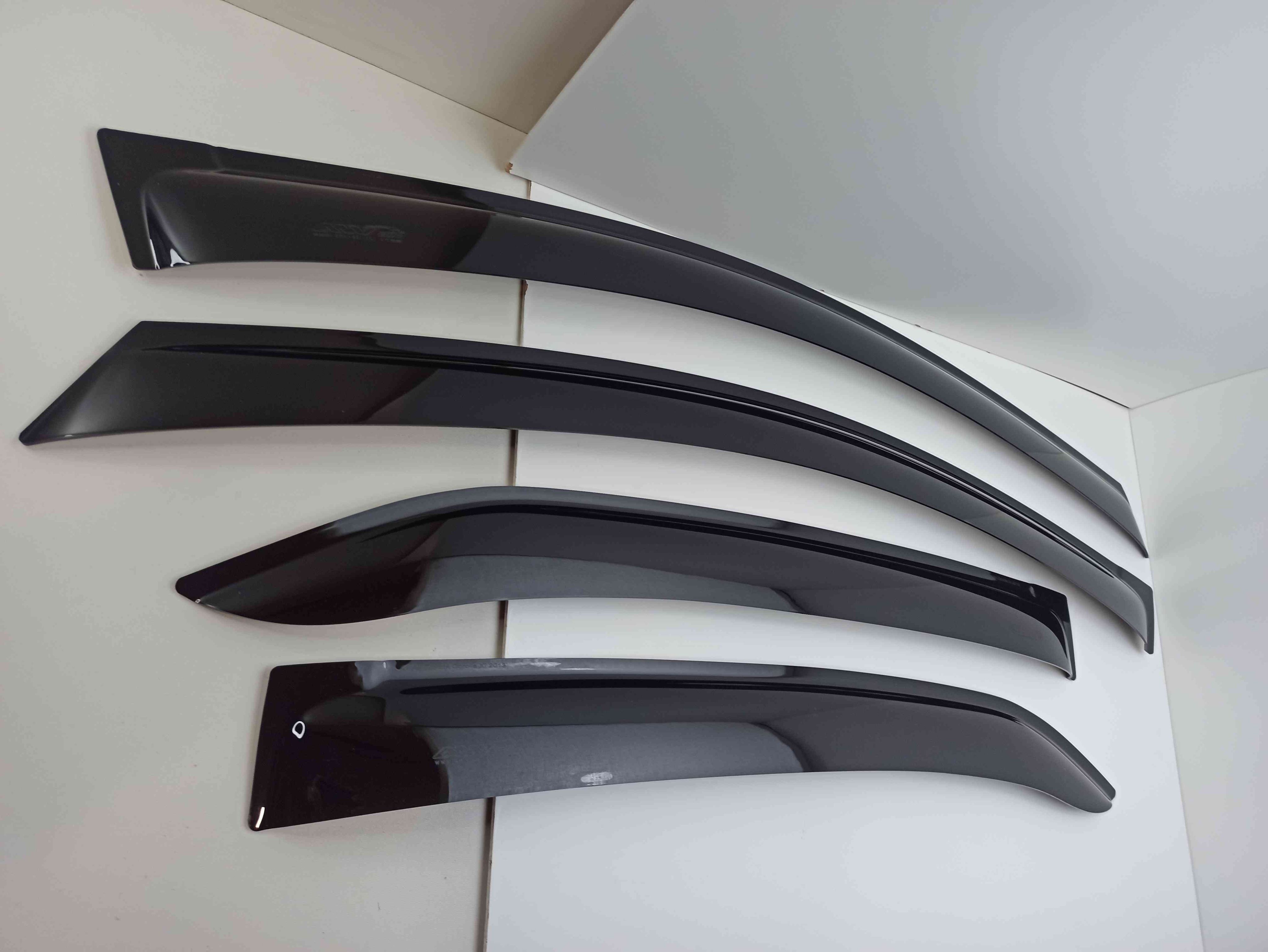 Дефлекторы широкие. Ветровики на камаз 65115. Транзит дефлектора кобра. Ветровики на ниссан патрол y60. Дефлекторы ниссан патрол y61.