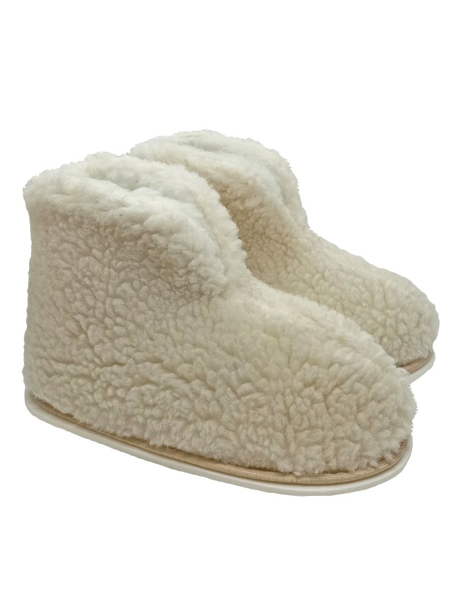 Чуни вилмар меховые. Чуни женские домашние искусственный мех. Тапки чуни ившуз. Чуни белые. Чуни овечка.