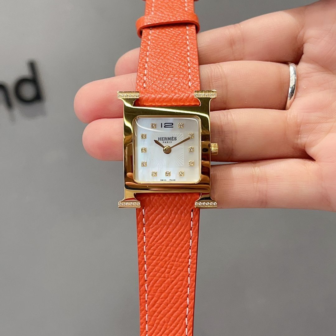 Часы гермес. Наручные часы Хермес. Часы с замком наручные Hermes. Часы Hermes купить.