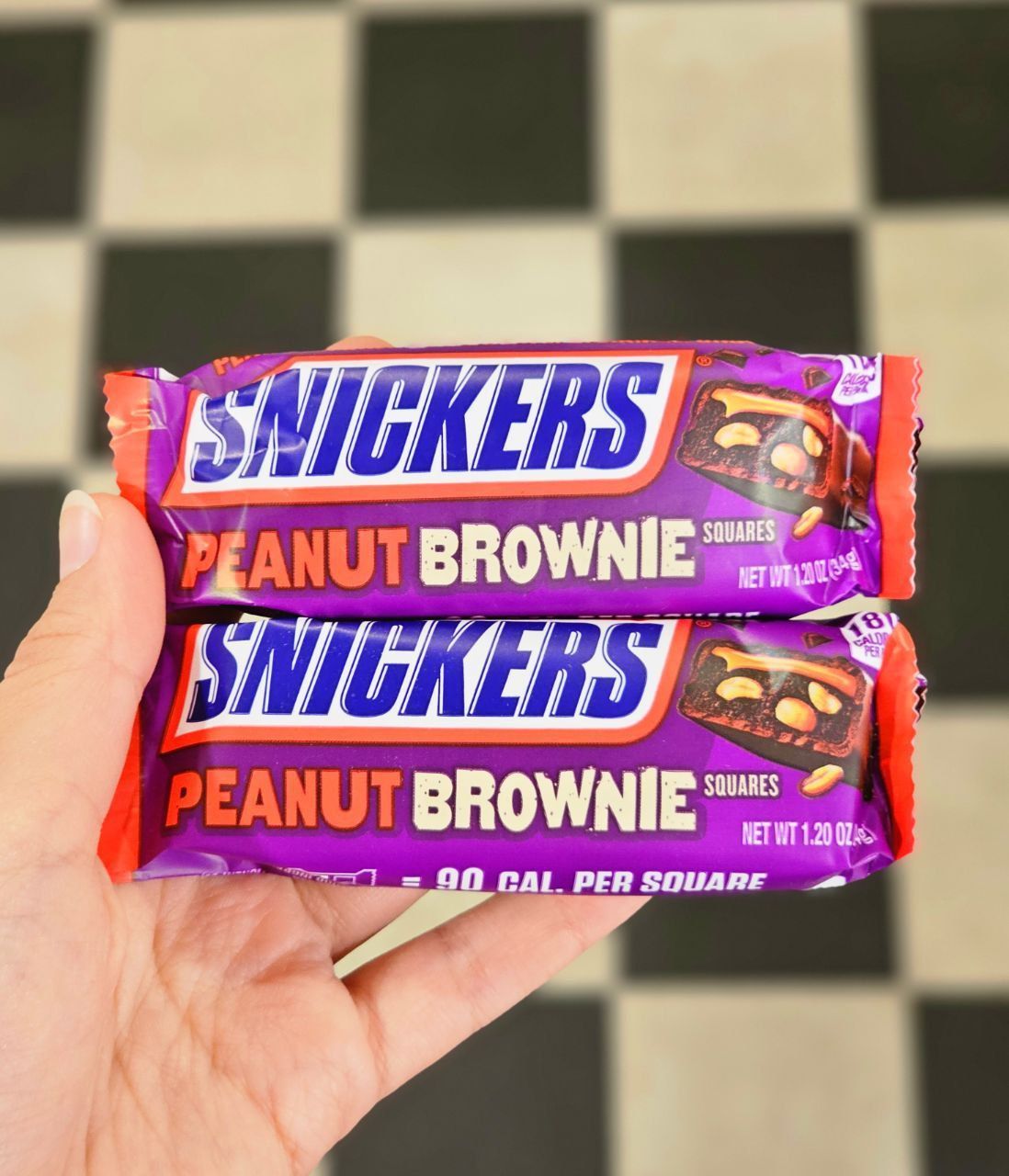 I need a new of snickers. Snickers brownie. сникерс новый. сникерс с новым вкусом. сникерс новинка 2025.