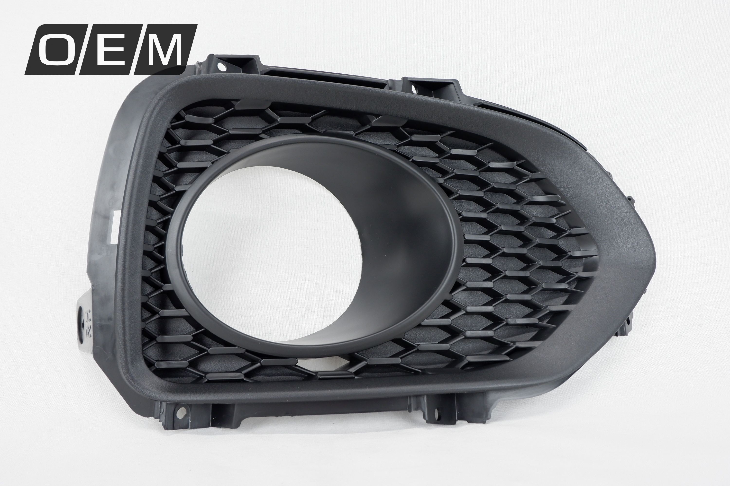 окантовка птф mn133274. 622575pa0b. накладка правая на птф инфинити qx-70. Renault 261523809r. заглушка противотуманки джетта.