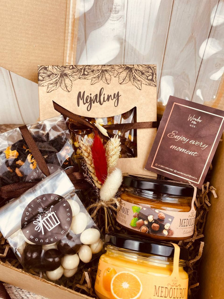 Подарочный набор сладостей в коробке Хюгге Wonder me box - Вкусный ...