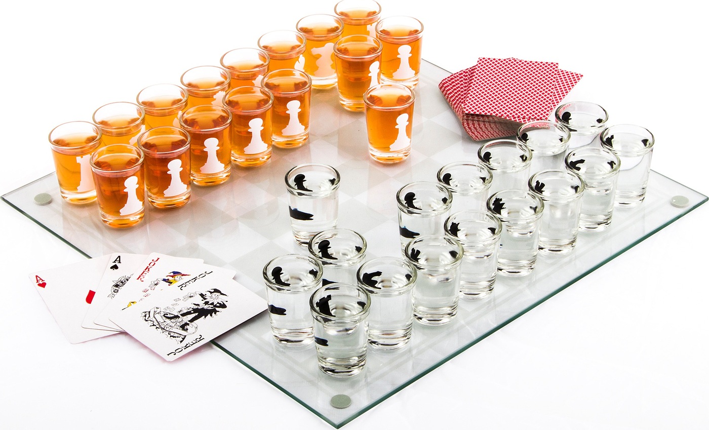 фото Шахматы со стопками, шашки, карты ЭВРИКА