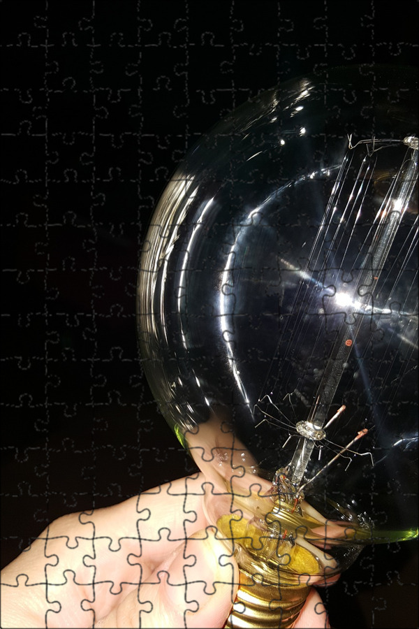 Лампочки которые горят от воды. Флуоресцентная жидкость. Стакан с блестками и водой. Светильник в виде бокала. Лампа в стакане с водой.