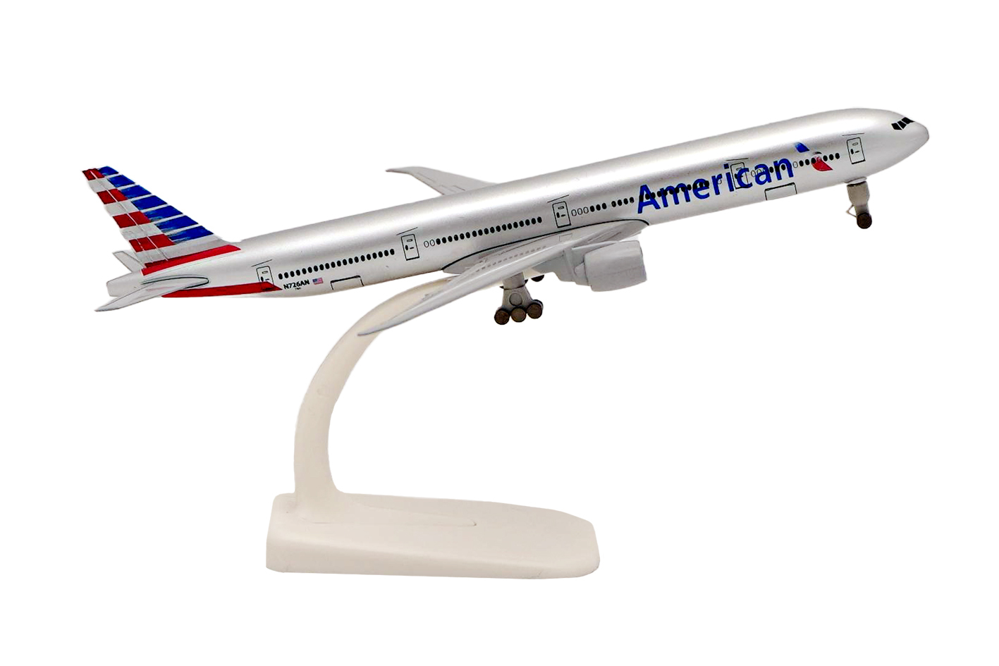 Игрушка металлического самолета Боинг 777, авиакомпании American Airlines, на колесах, длина 20 см.