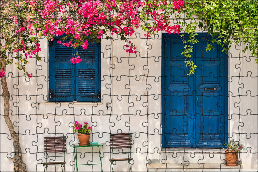 Старая дверь в цветах. Бугенвиллия прованс. Цветы на двери. Красная входная дверь. Дверь с цветочками.