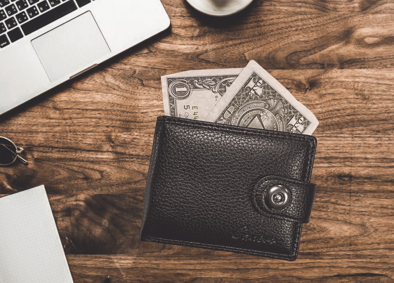 Портмоне с деньгами. Портмоне с зажимом для купюр. Кошелек с деньгами. Тактический бумажник армейский. Какие бумажники предпочитают американцы.