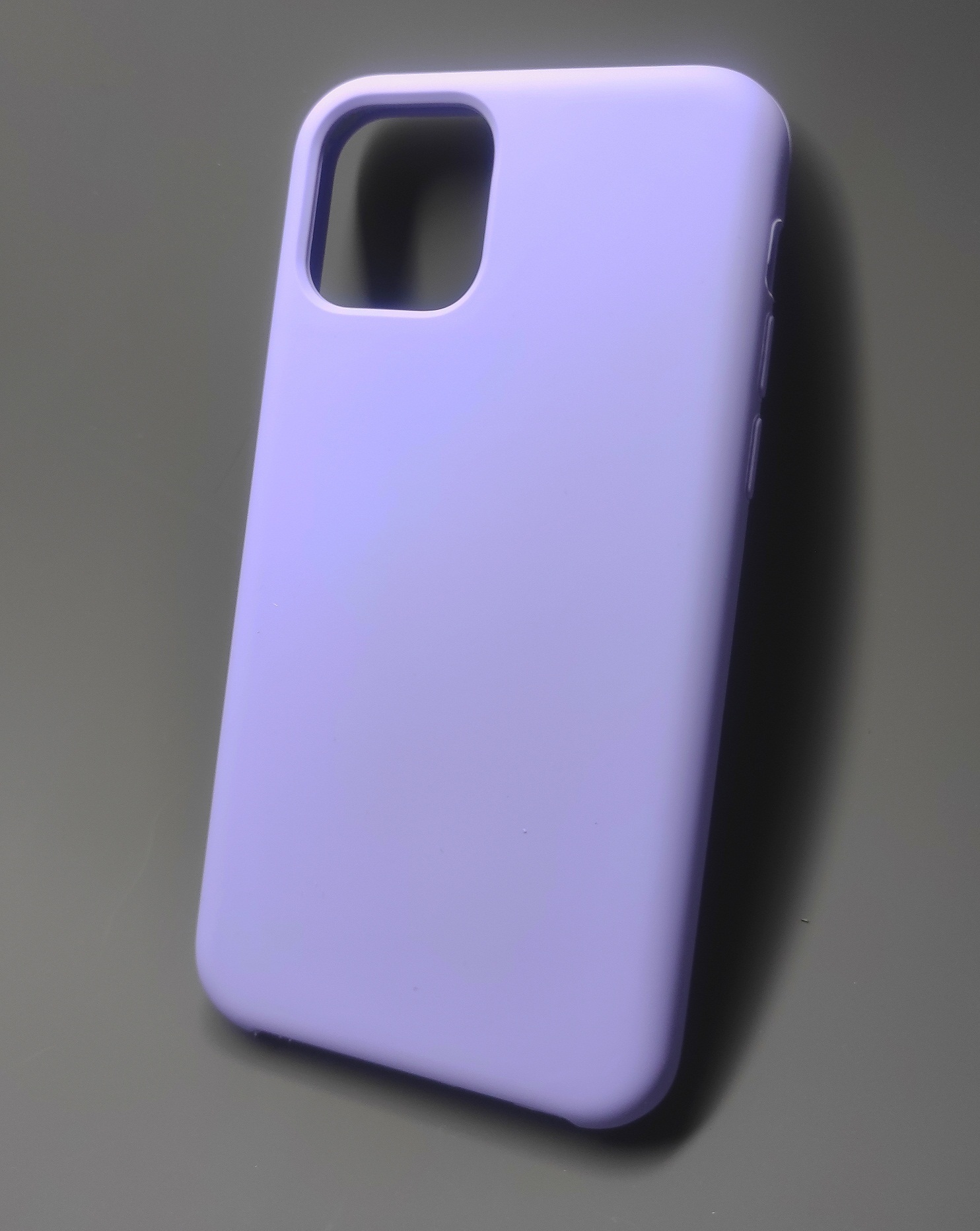 Темно фиолетовый чехол на айфон 11