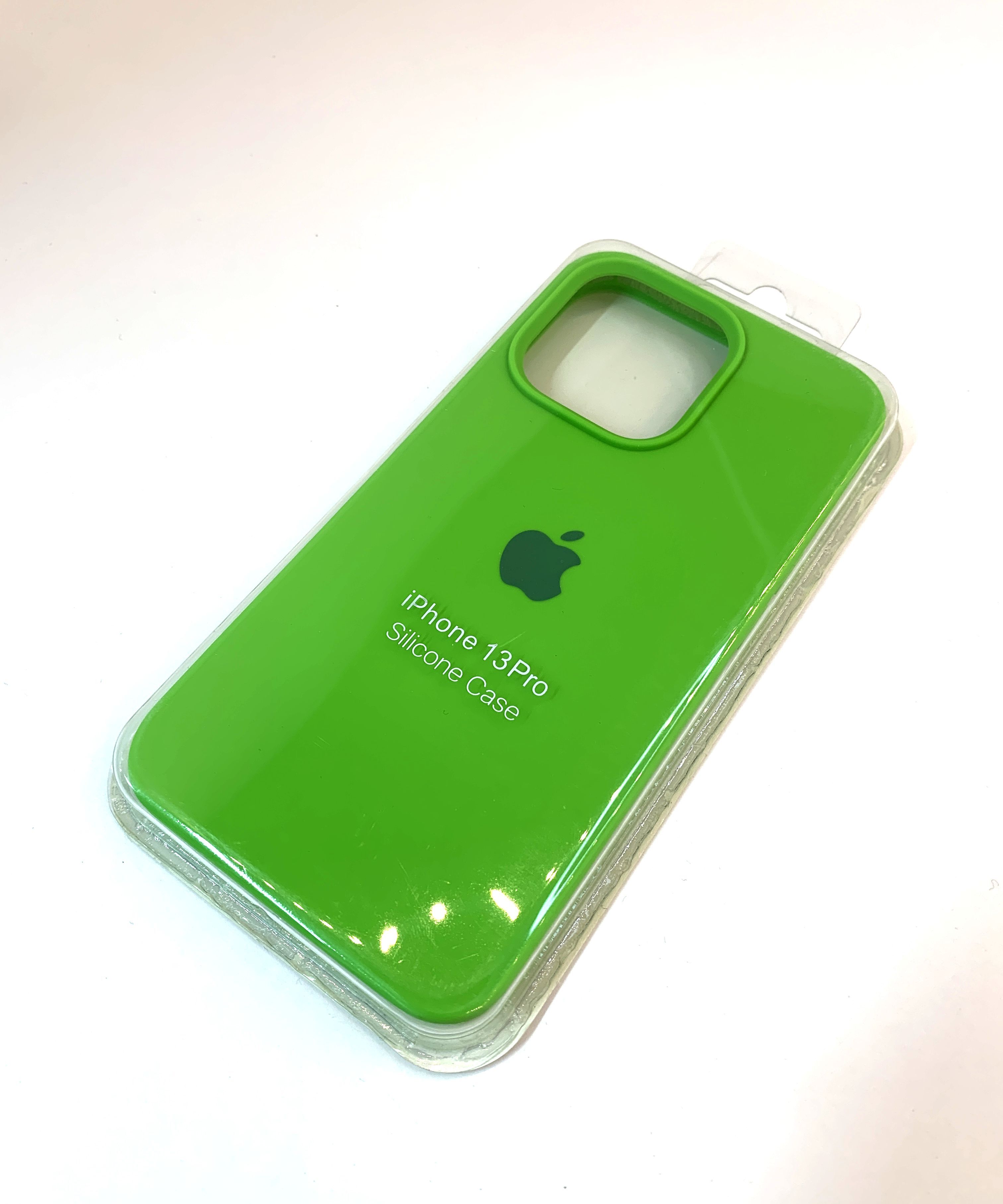 Зеленый чехол для телефона. Iphone 13 Pro Green chehol. Iphone 13 Green Silicone Case Midnight. Iphone 13 Pro Green в чехле. Кислотно зеленый чехол.