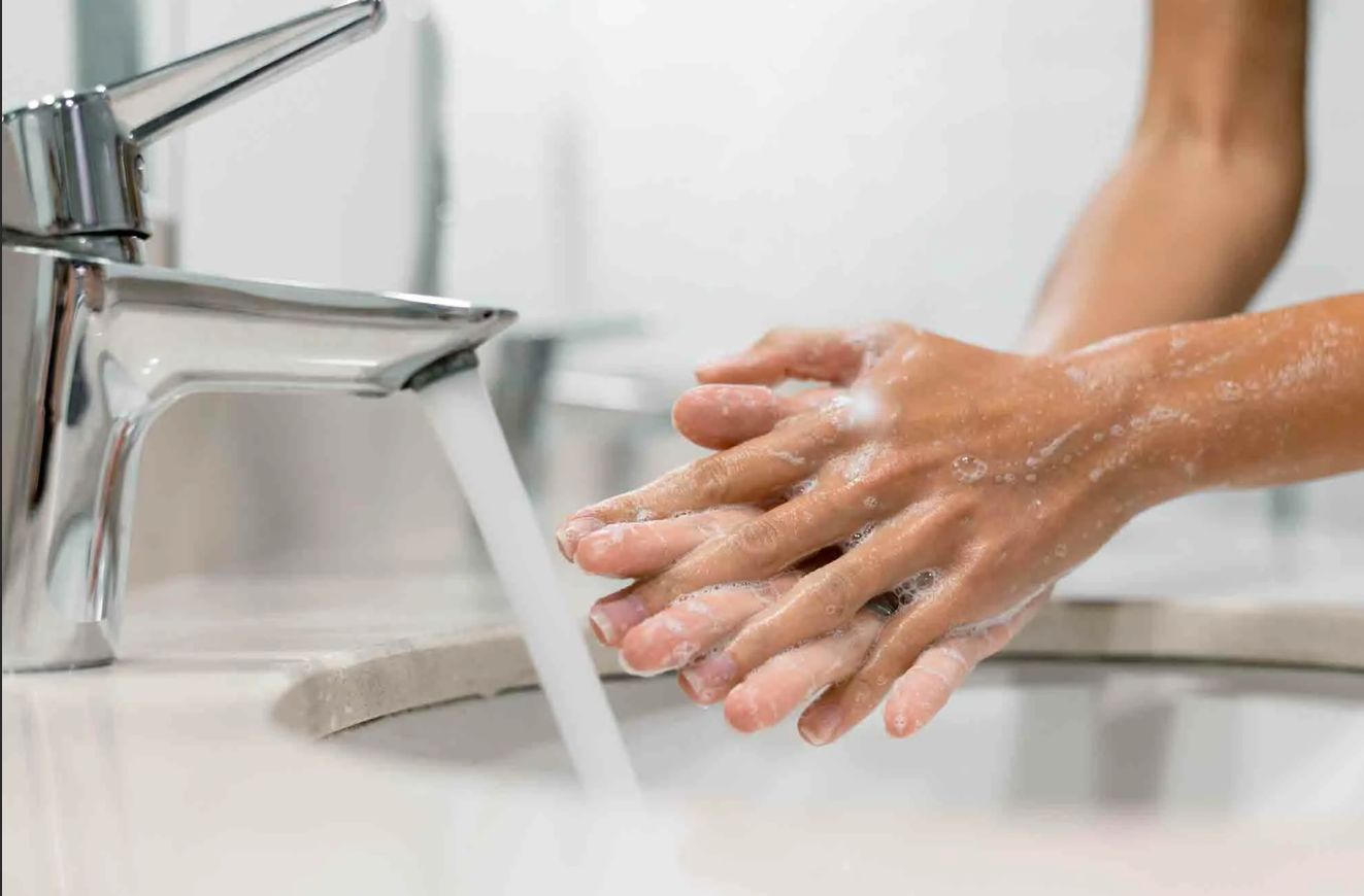Мытье. Мытье рук. Гигиена мытья рук. Мытье рук жидким мылом. Умываю руки.
