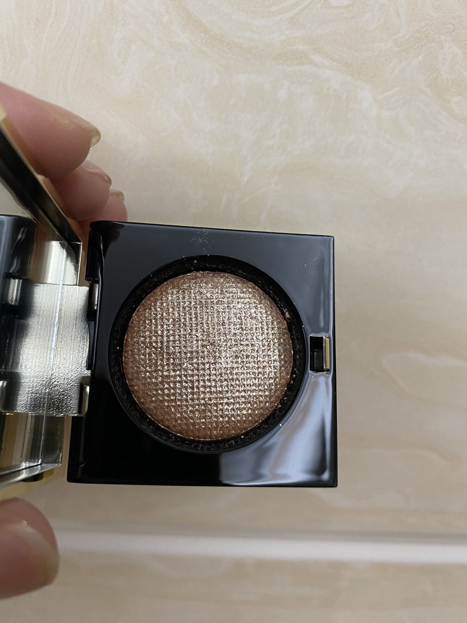 Luxe eye shadow rich sparkle