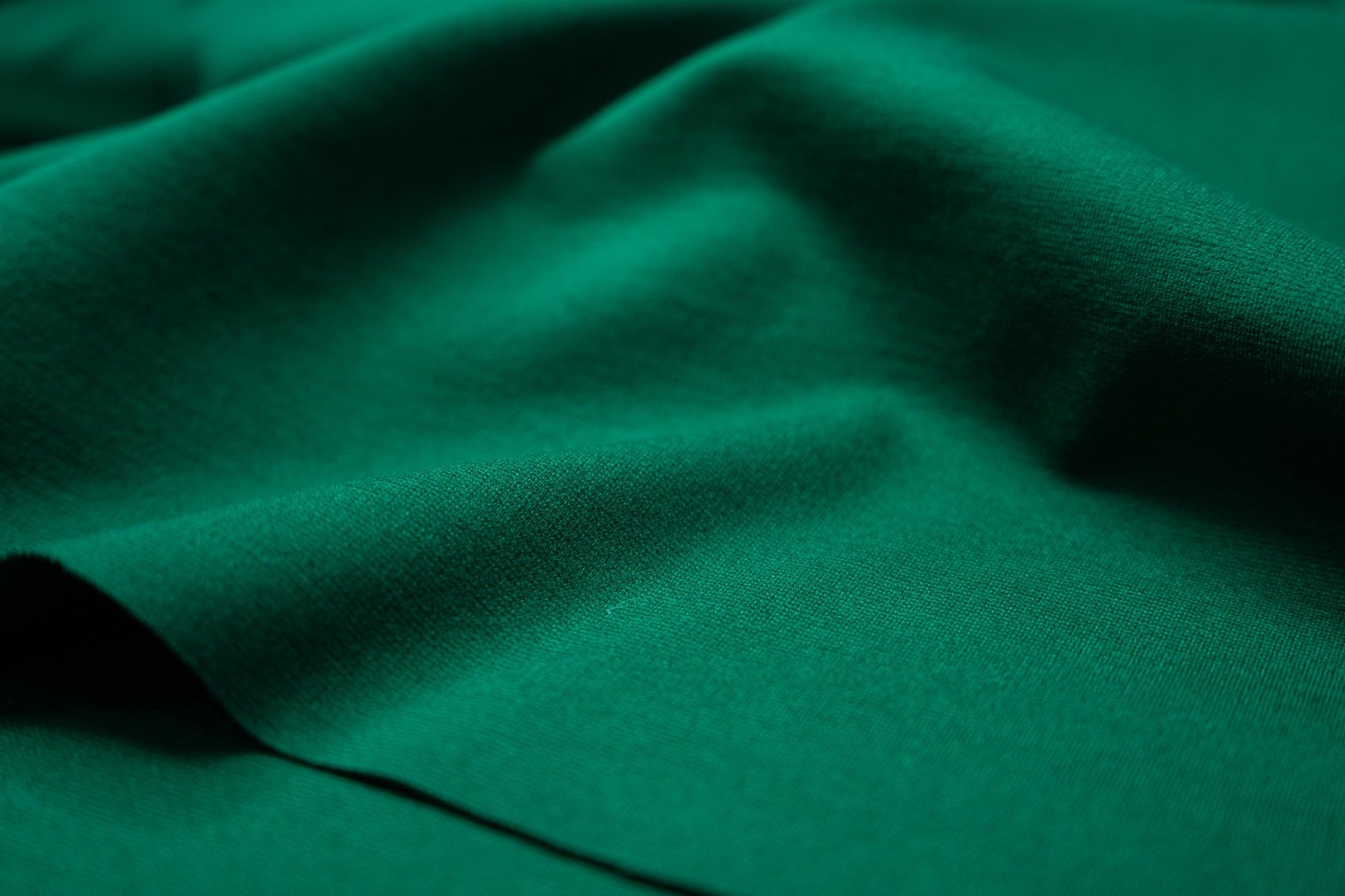 Светло изумрудный. Ткань изумрудного цвета. Зелёный изумруд цвет. Глубокий изумрудный цвет. Зеленый изумрудный сукно.