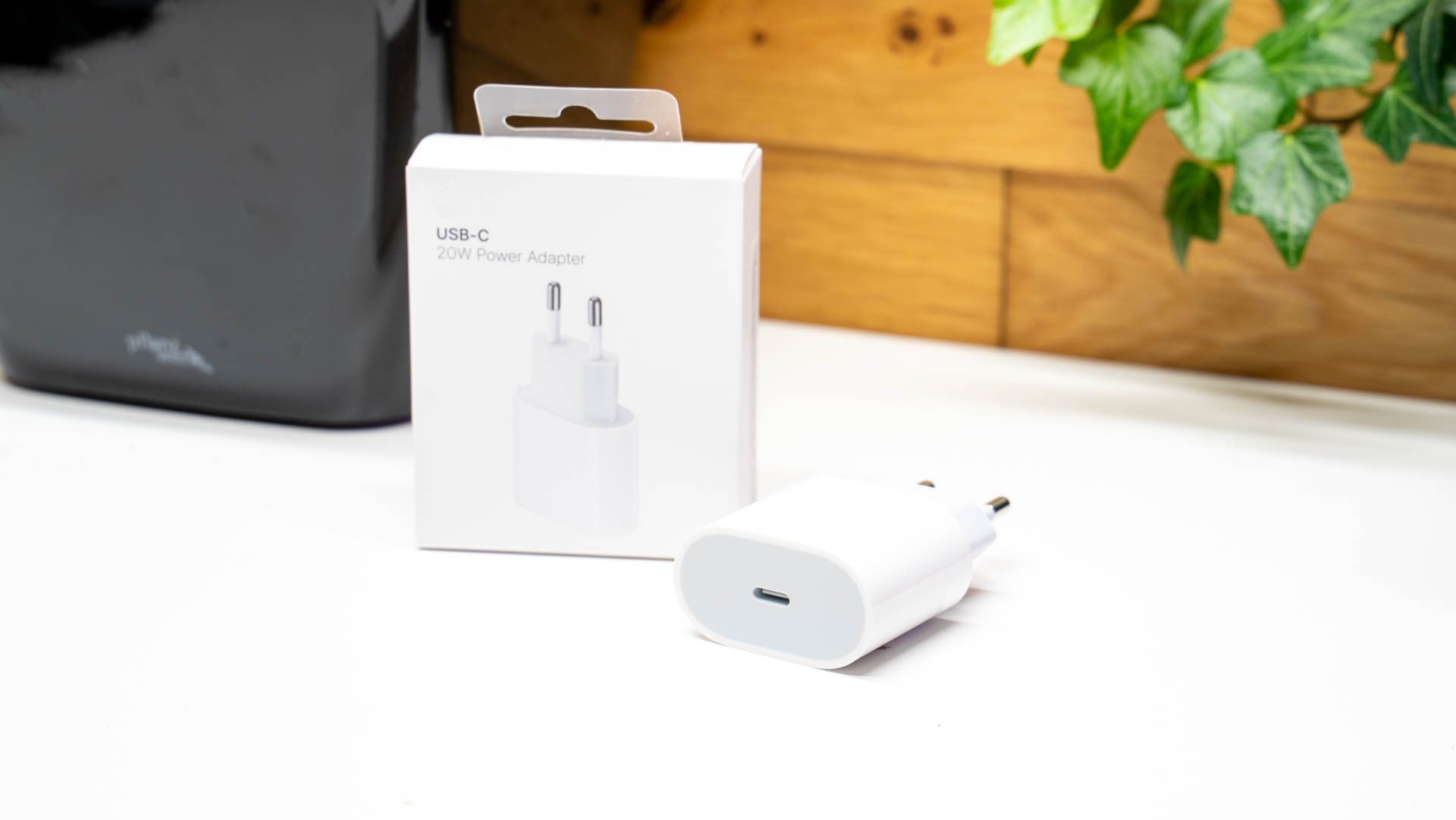 Оригинальный блок 20w. Apple USB-C 20w Power Adapter. Apple 20w USB-C Power Adapter Bulk. Адаптер Apple USB-C 20w (mhje3zm/a). Адаптер Apple 20w USB-C Power Adapter mhje3zm/a.