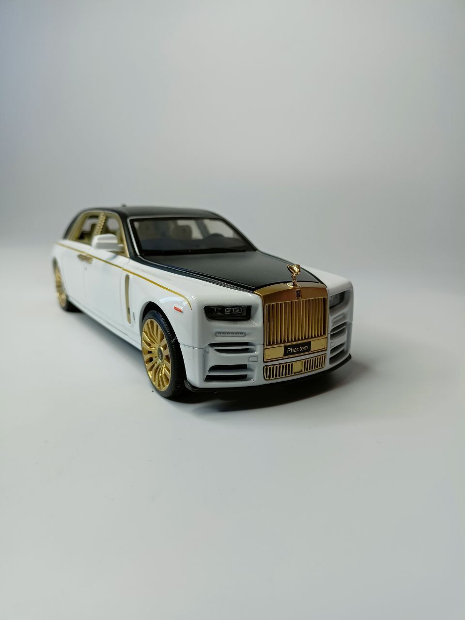 Коллекционная машинка игрушка металлическая Rolls royce 1:24 Роллс Ройс для  мальчиков масштабная модель - купить с доставкой по выгодным ценам в  интернет-магазине OZON (1298967906)